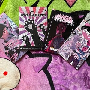 COMICS LOT 1- Vagrant Queen, Maneaters, Motor Crush 1 and 2